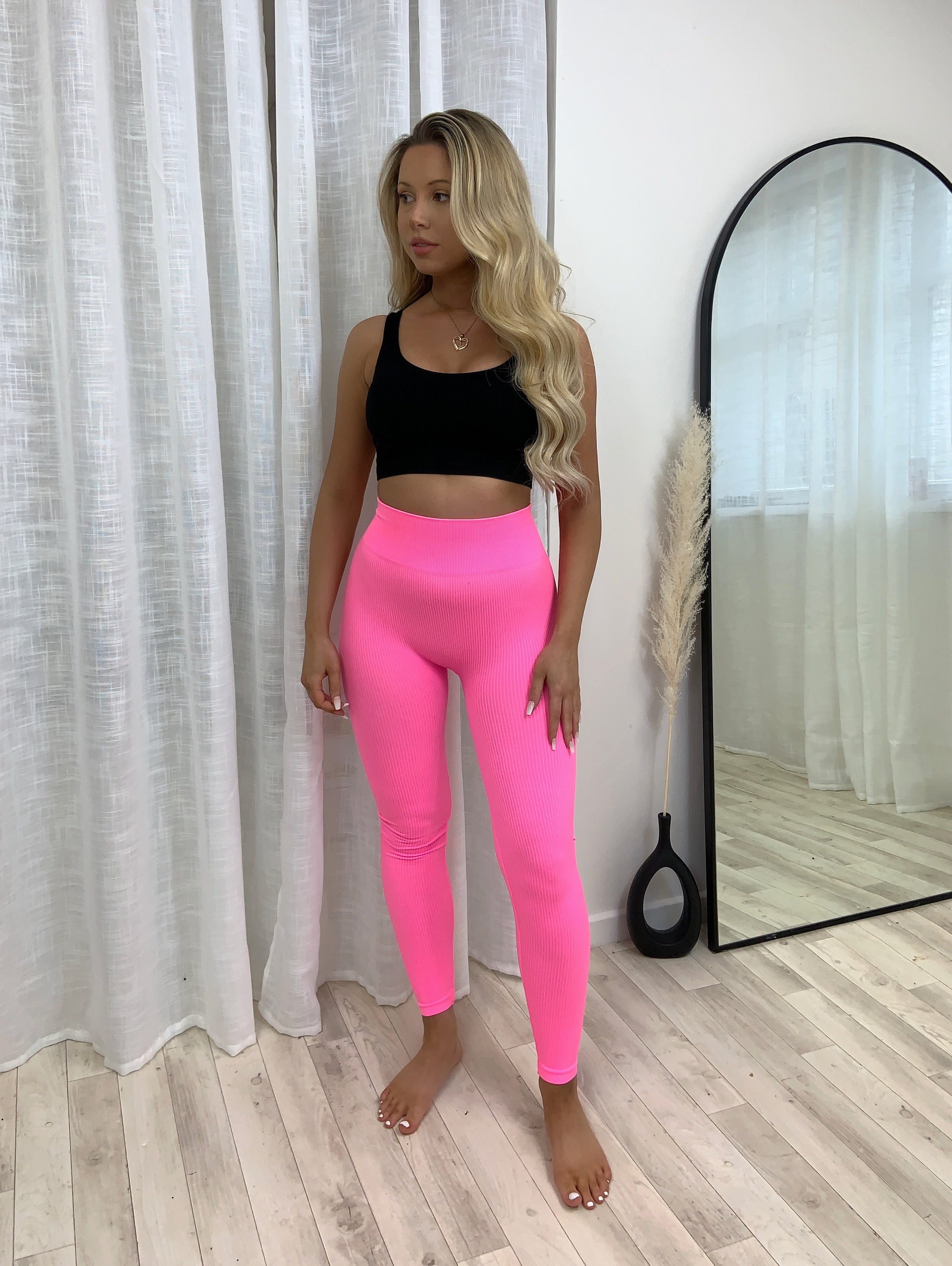 Ribbed Body Contour Gym Leggings – Dressmedolly